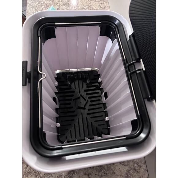 Full Circle Fresh Air Odor-Free Table top Kitchen Compost Collector with Bags - Picture 7 of 8